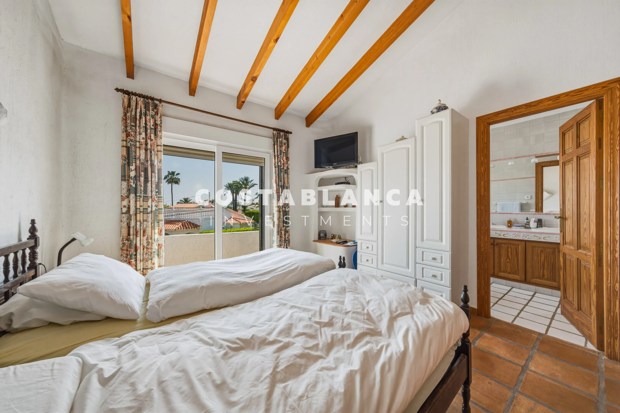 Traditional Mediterranean Villa with Sea Views for sale in L’Albir
