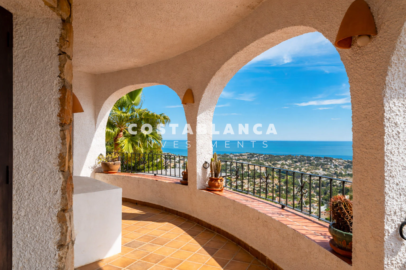 Exclusive Renovated Villa with Sea Views, Guest Apartment and Infinity Pool for sale in Moraira