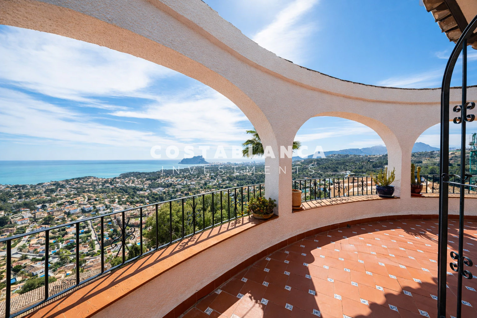 Exclusive Renovated Villa with Sea Views, Guest Apartment and Infinity Pool for sale in Moraira