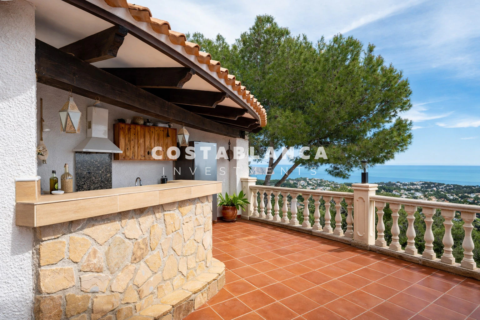 Exclusive Renovated Villa with Sea Views, Guest Apartment and Infinity Pool for sale in Moraira