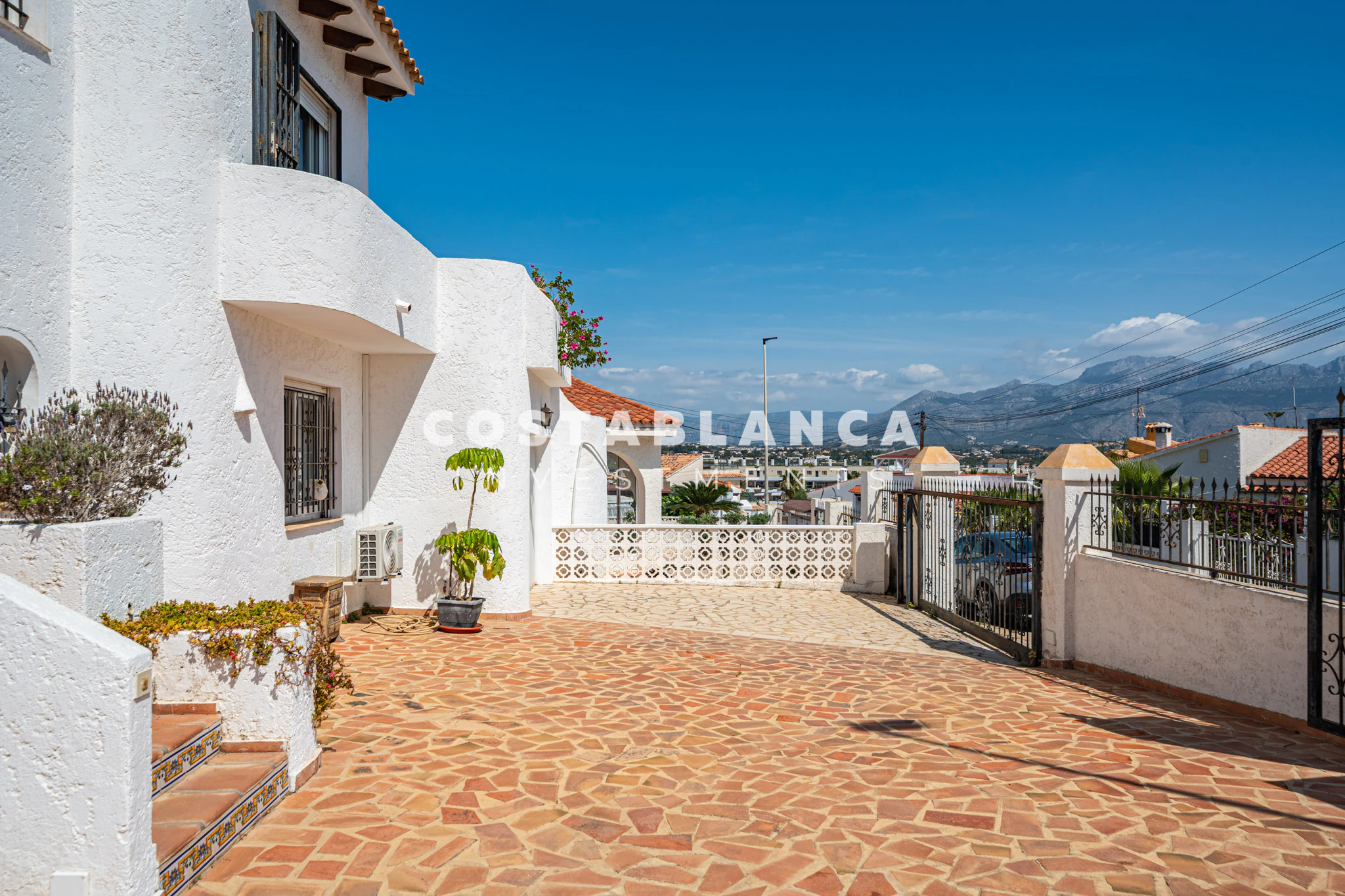 Traditional Mediterranean Villa with Sea Views for sale in L’Albir