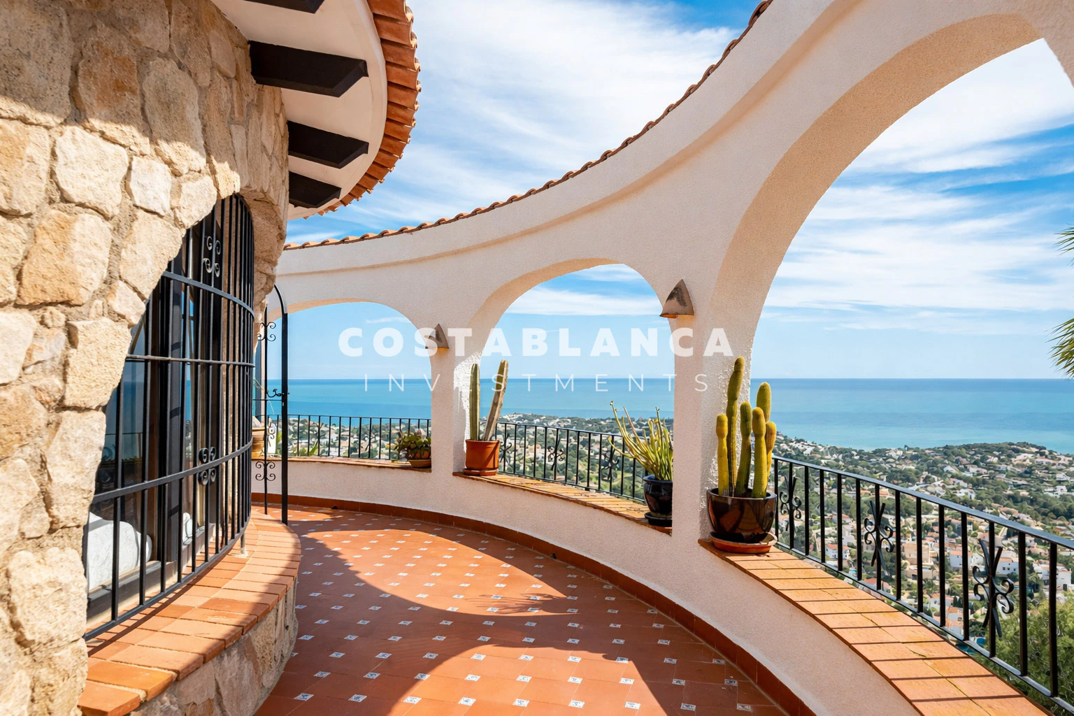 Exclusive Renovated Villa with Sea Views, Guest Apartment and Infinity Pool for sale in Moraira