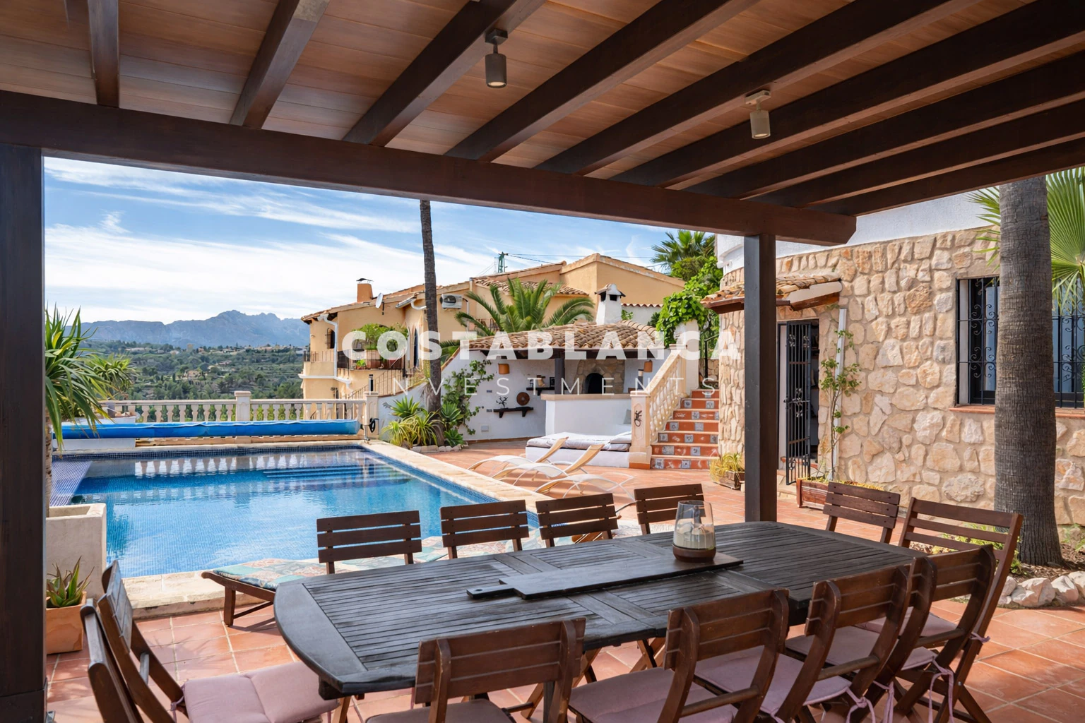 Exclusive Renovated Villa with Sea Views, Guest Apartment and Infinity Pool for sale in Moraira