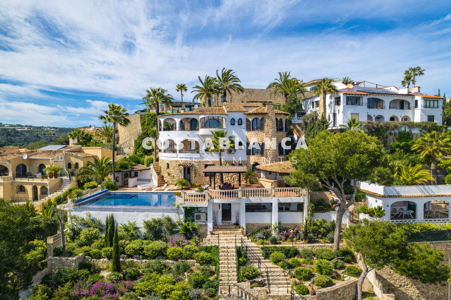Exclusive Renovated Villa with Sea Views, Guest Apartment and Infinity Pool for sale in Moraira