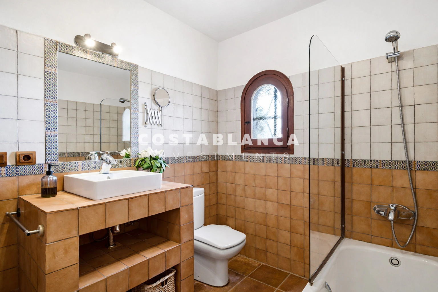 Exclusive Renovated Villa with Sea Views, Guest Apartment and Infinity Pool for sale in Moraira