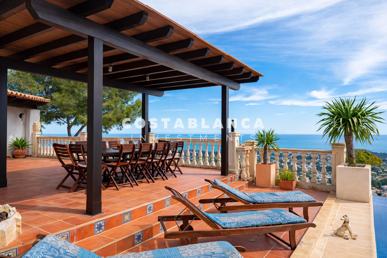 Exclusive Renovated Villa with Sea Views, Guest Apartment and Infinity Pool for sale in Moraira