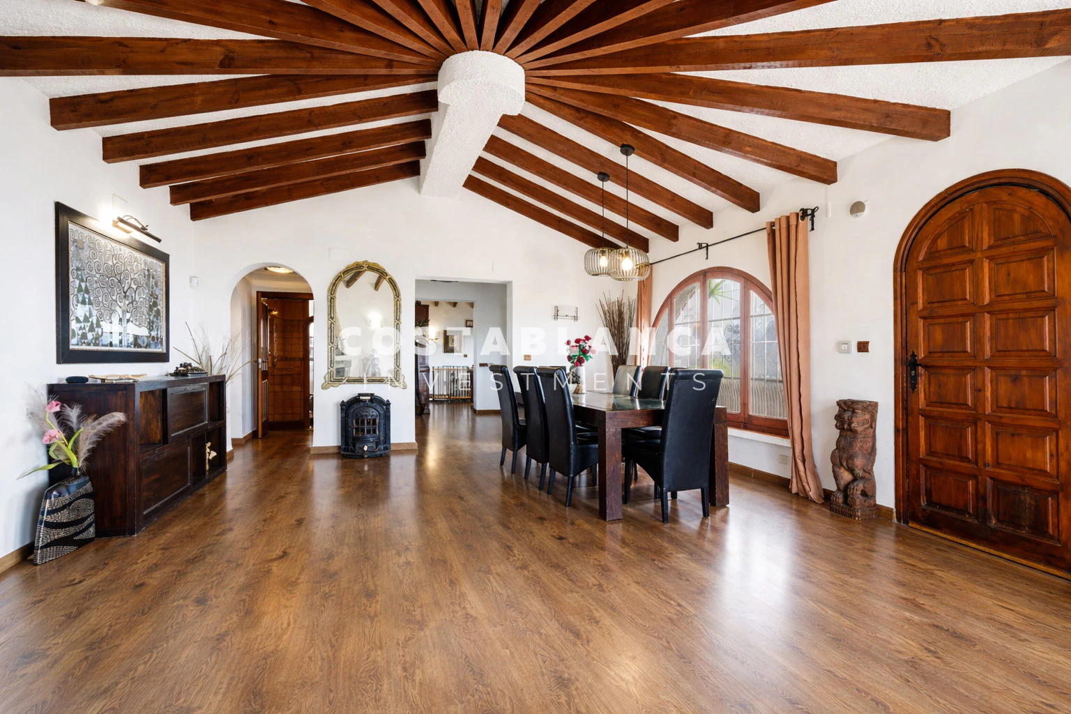 Exclusive Renovated Villa with Sea Views, Guest Apartment and Infinity Pool for sale in Moraira