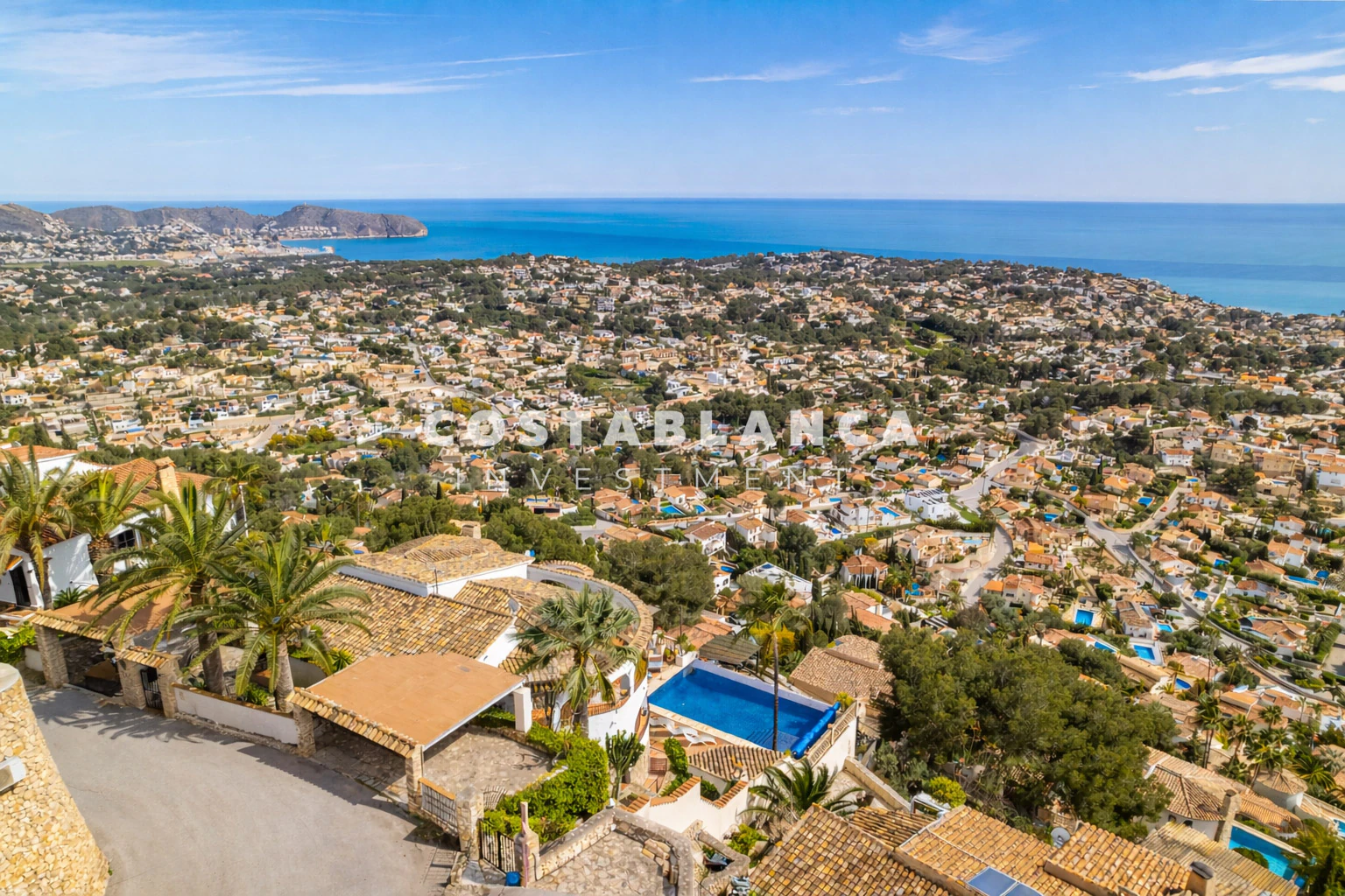 Exclusive Renovated Villa with Sea Views, Guest Apartment and Infinity Pool for sale in Moraira