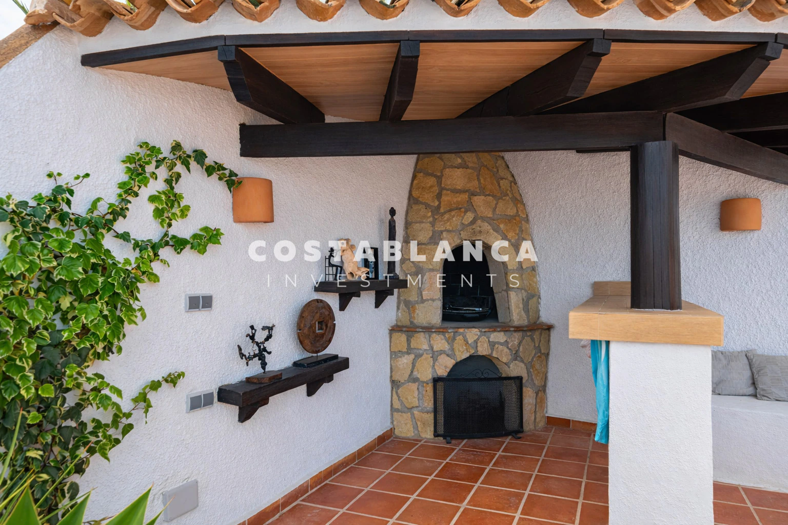 Exclusive Renovated Villa with Sea Views, Guest Apartment and Infinity Pool for sale in Moraira