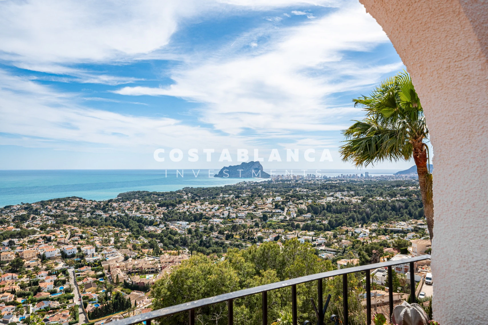 Exclusive Renovated Villa with Sea Views, Guest Apartment and Infinity Pool for sale in Moraira