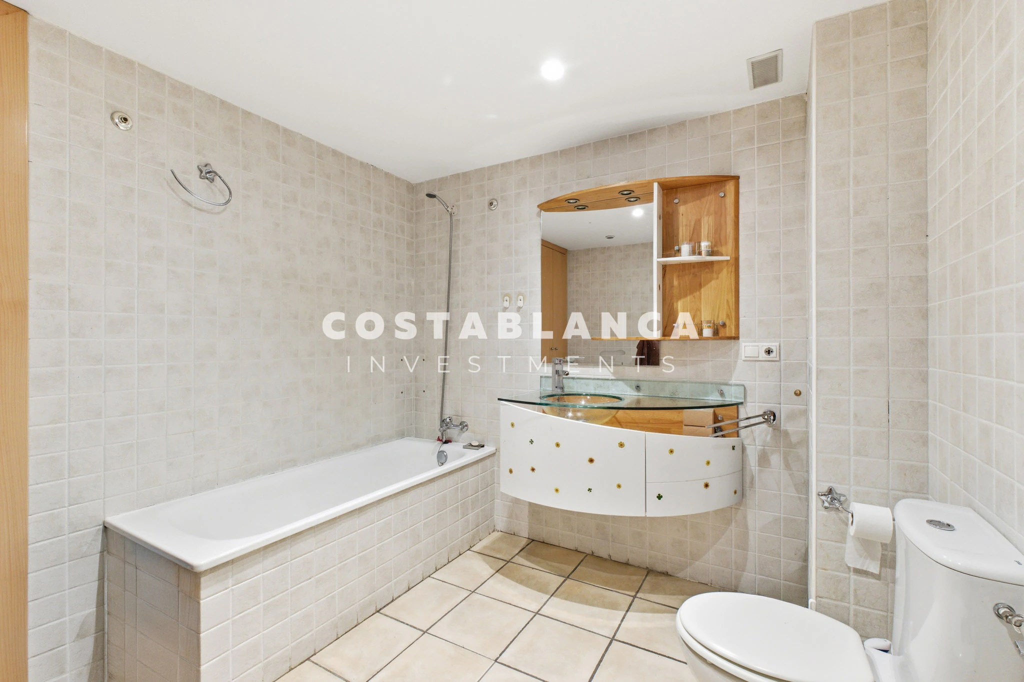 Large Apartment with Balcony for sale In Altea