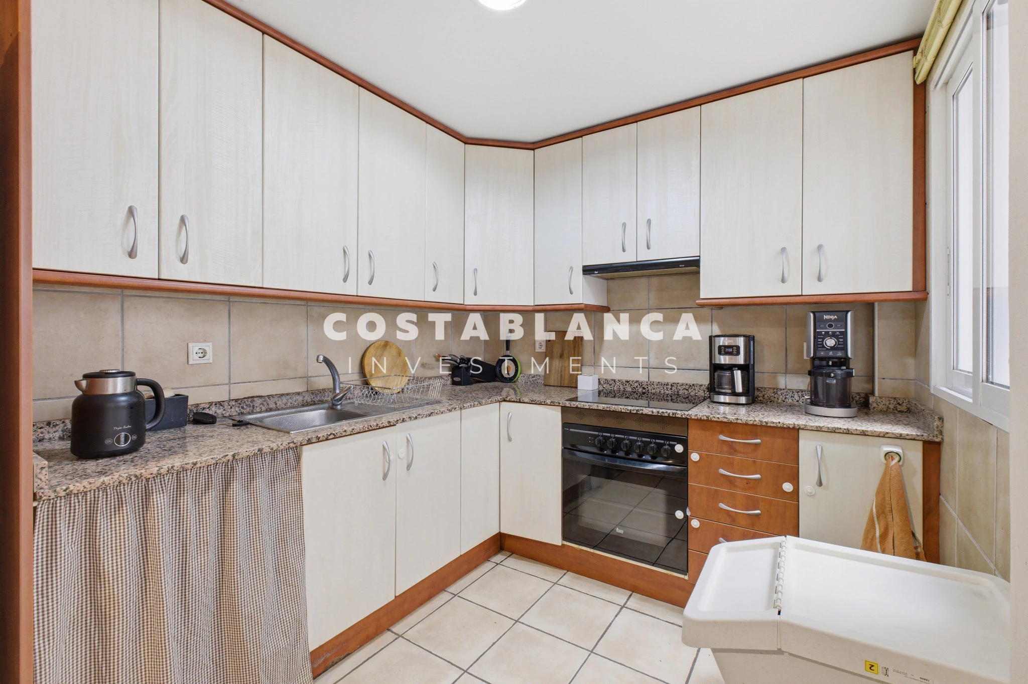 Large Apartment with Balcony for sale In Altea