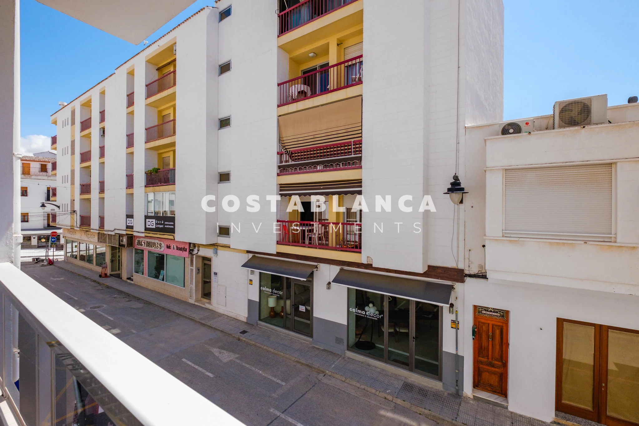 Large Apartment with Balcony for sale In Altea