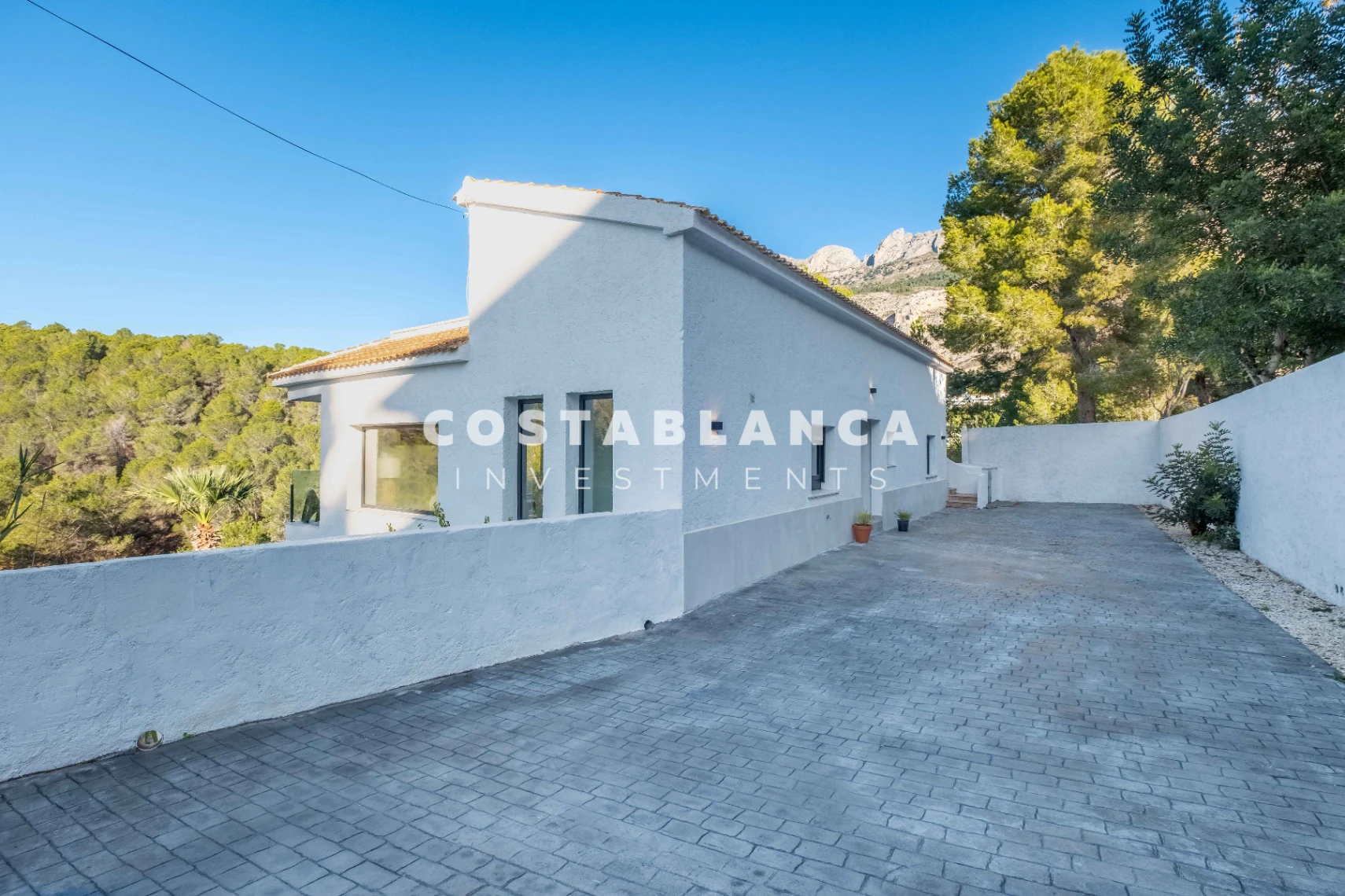 Luxury Renovated Villa with Wellness Area for sale in Altea la Vella