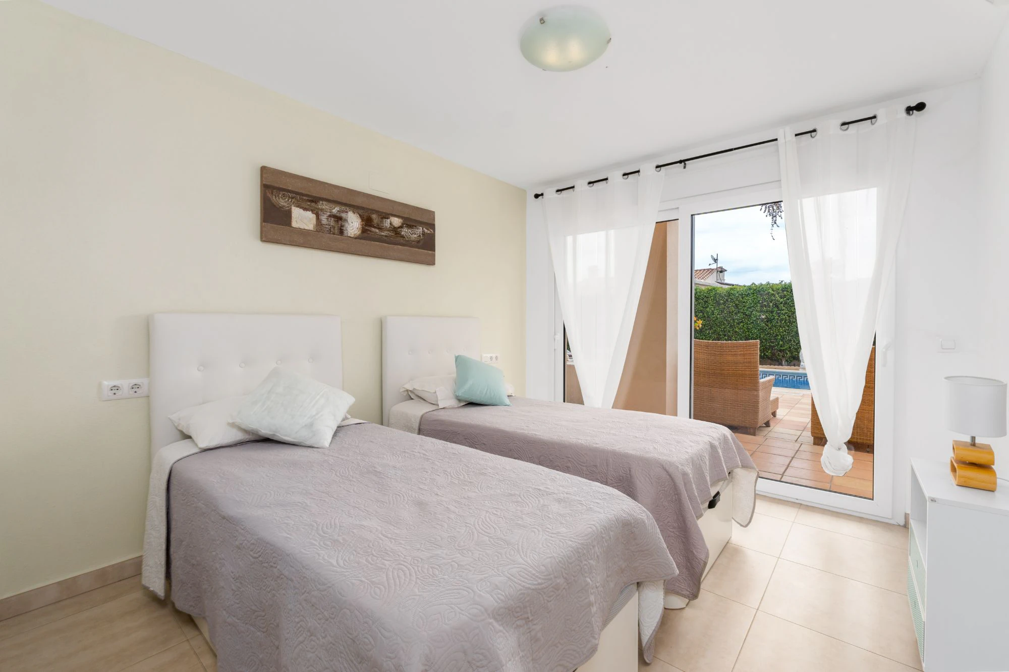 Moderne Mediterrane Villa zu Verkaufen in Alfaz Del Pi mit Panoramablick auf das Meer und die Berge