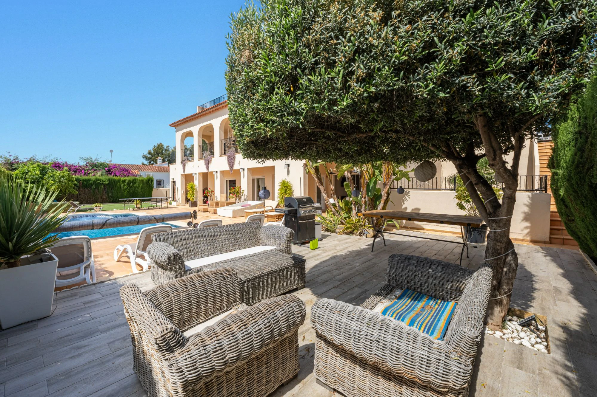 Moderne Mediterrane Villa zu Verkaufen in Alfaz Del Pi mit Panoramablick auf das Meer und die Berge