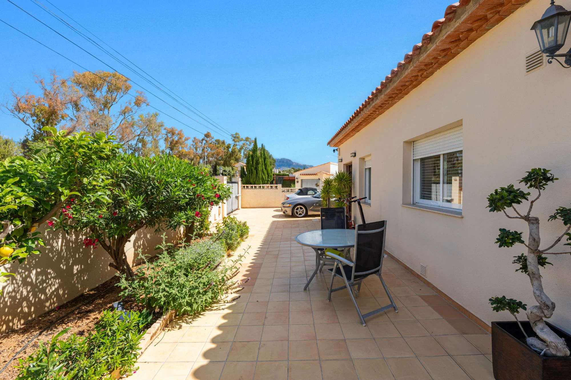 Moderne Mediterrane Villa zu Verkaufen in Alfaz Del Pi mit Panoramablick auf das Meer und die Berge