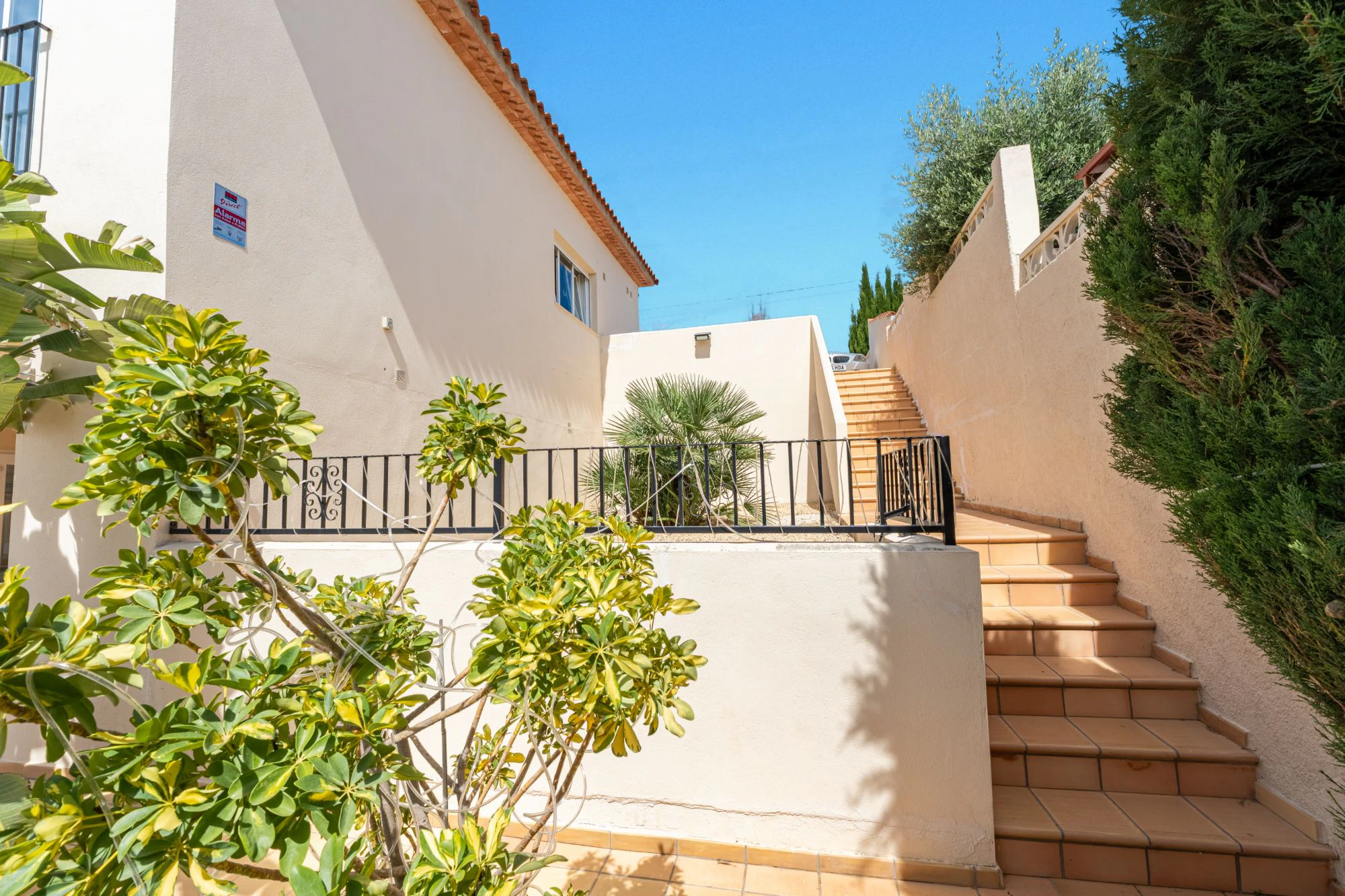 Moderne Mediterrane Villa zu Verkaufen in Alfaz Del Pi mit Panoramablick auf das Meer und die Berge