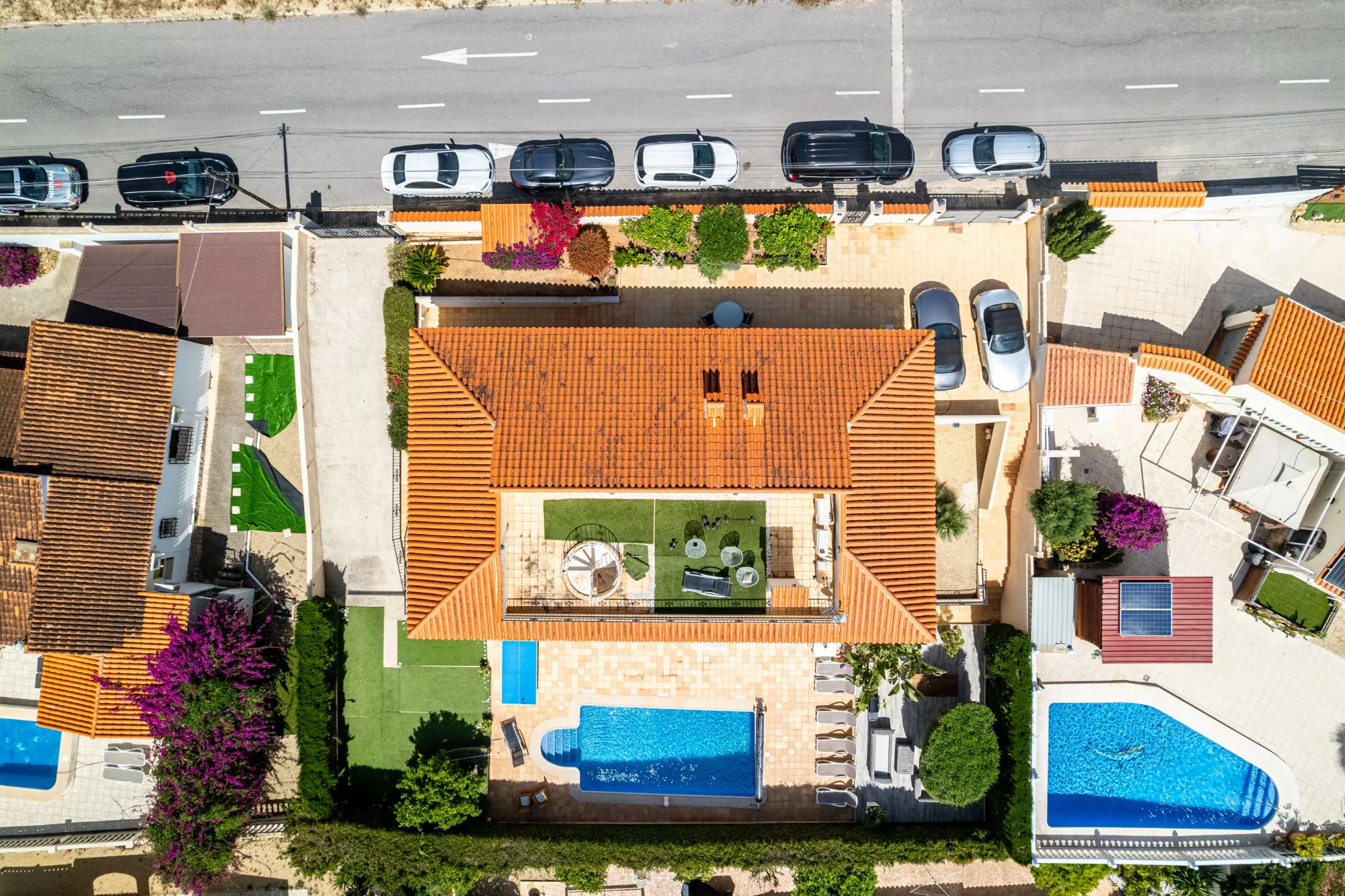 Moderne Mediterrane Villa zu Verkaufen in Alfaz Del Pi mit Panoramablick auf das Meer und die Berge