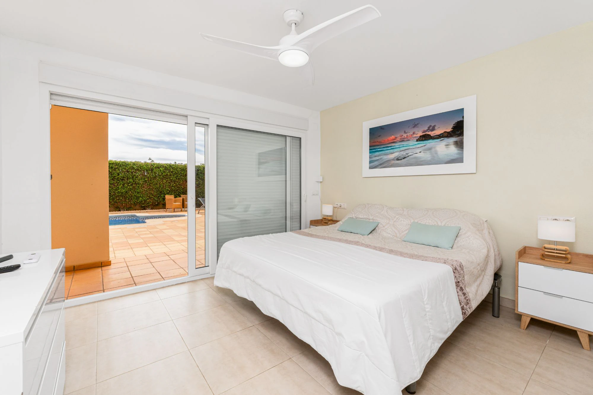 Moderne Mediterrane Villa zu Verkaufen in Alfaz Del Pi mit Panoramablick auf das Meer und die Berge