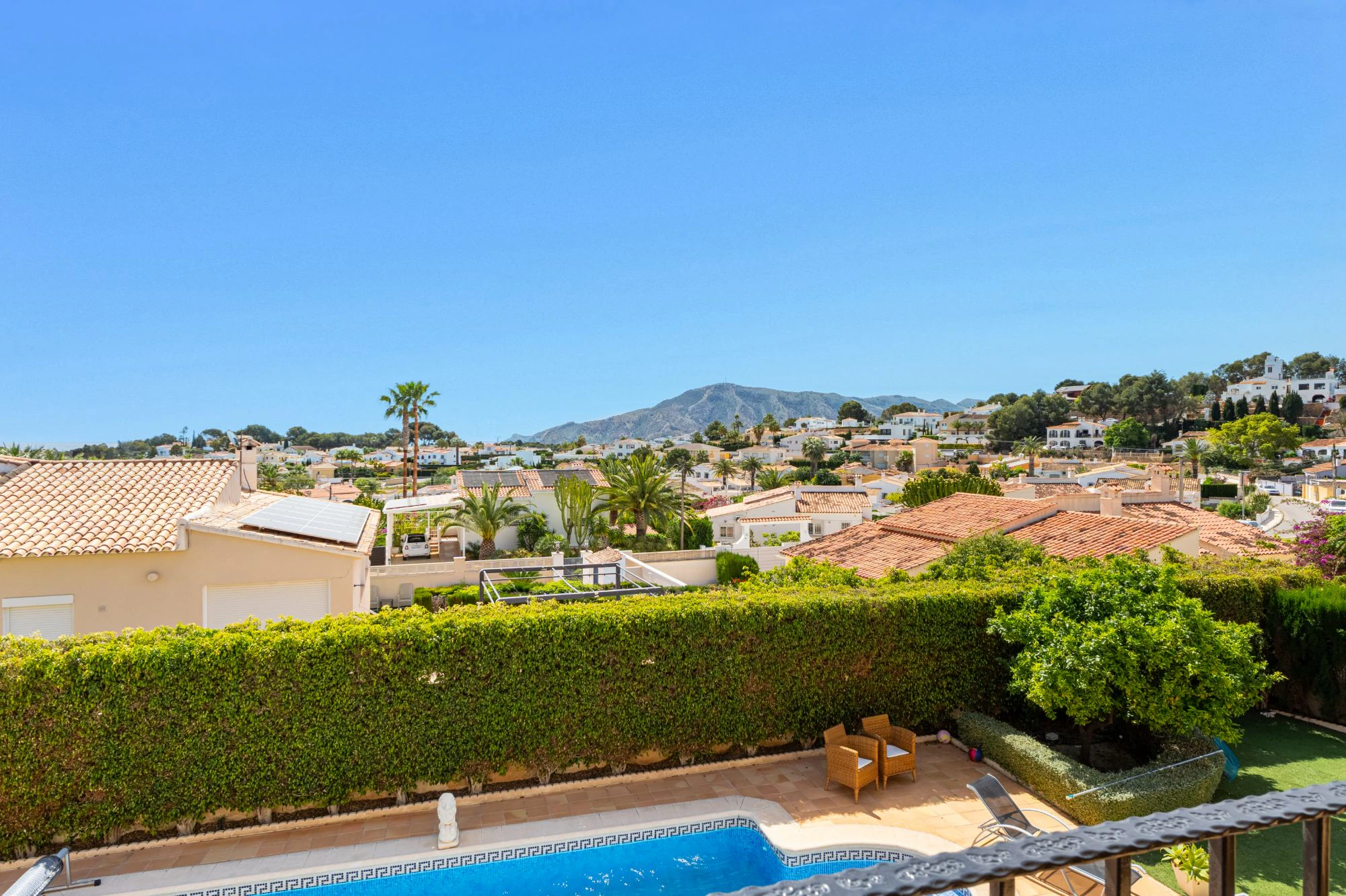 Moderne Mediterrane Villa zu Verkaufen in Alfaz Del Pi mit Panoramablick auf das Meer und die Berge