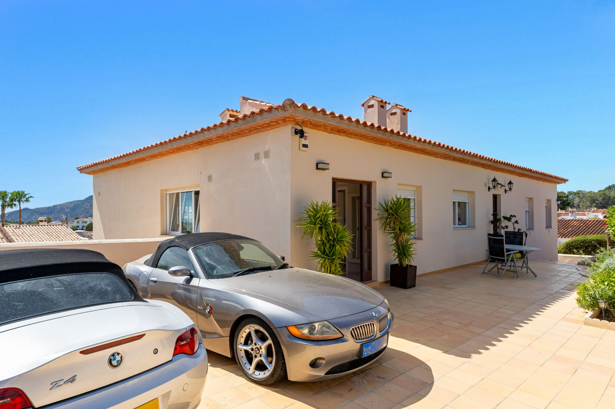 Moderne Mediterrane Villa zu Verkaufen in Alfaz Del Pi mit Panoramablick auf das Meer und die Berge
