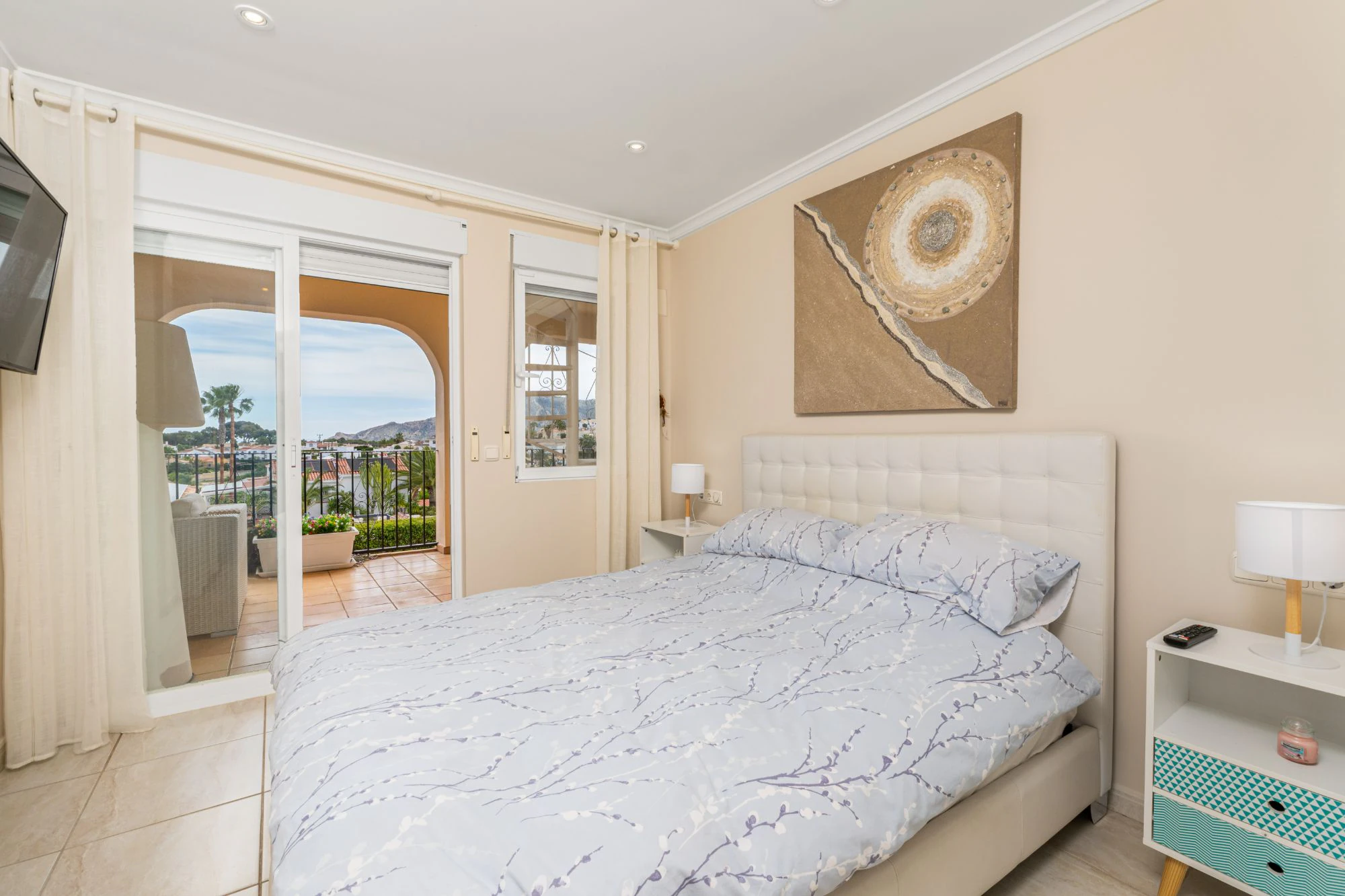 Moderne Mediterrane Villa zu Verkaufen in Alfaz Del Pi mit Panoramablick auf das Meer und die Berge