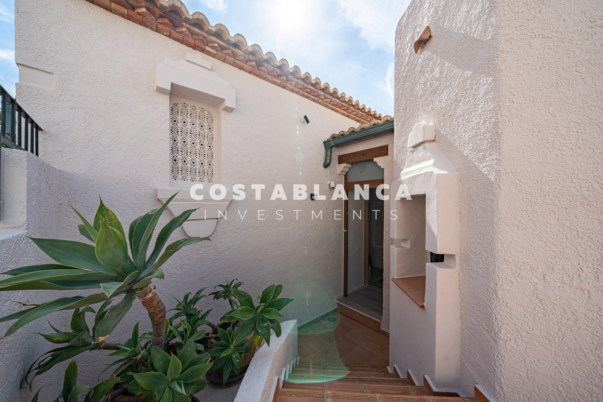 Elegant Semi-Detached house with Panoramic Sea Views and Dual Terraces for sale in Altea Hills