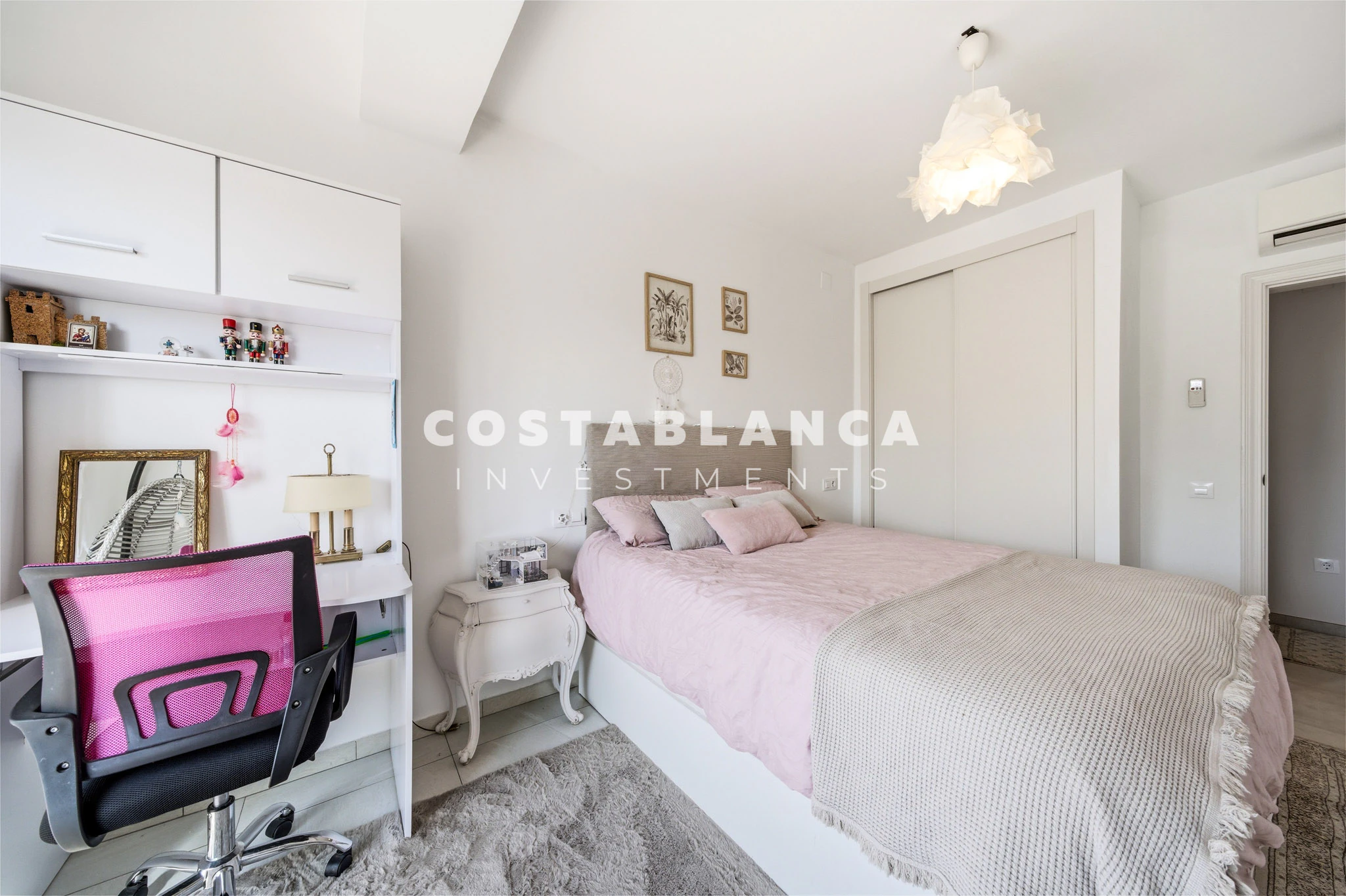 Elegant Semi-Detached house with Panoramic Sea Views and Dual Terraces for sale in Altea Hills