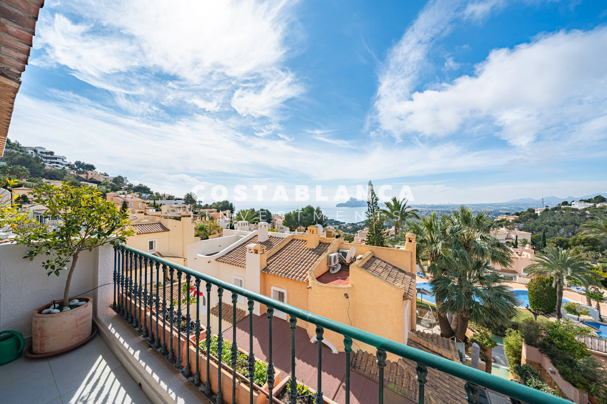 Elegant Semi-Detached house with Panoramic Sea Views and Dual Terraces for sale in Altea Hills