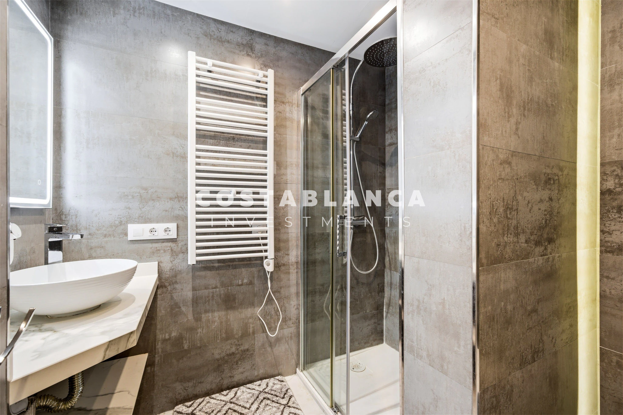 Elegant Semi-Detached house with Panoramic Sea Views and Dual Terraces for sale in Altea Hills