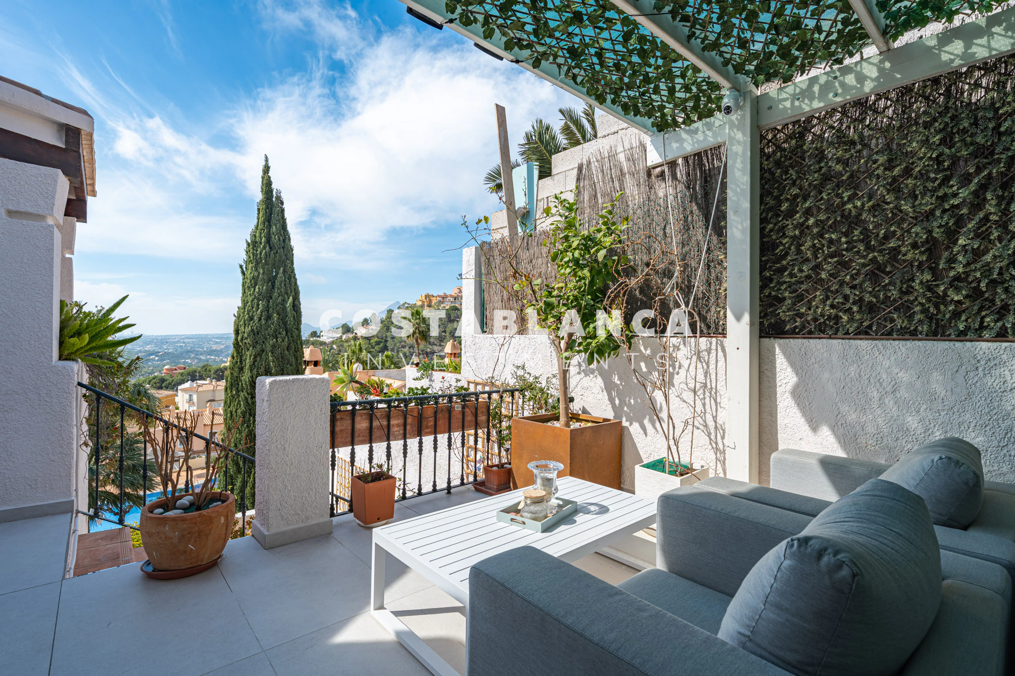 Elegant Semi-Detached house with Panoramic Sea Views and Dual Terraces for sale in Altea Hills