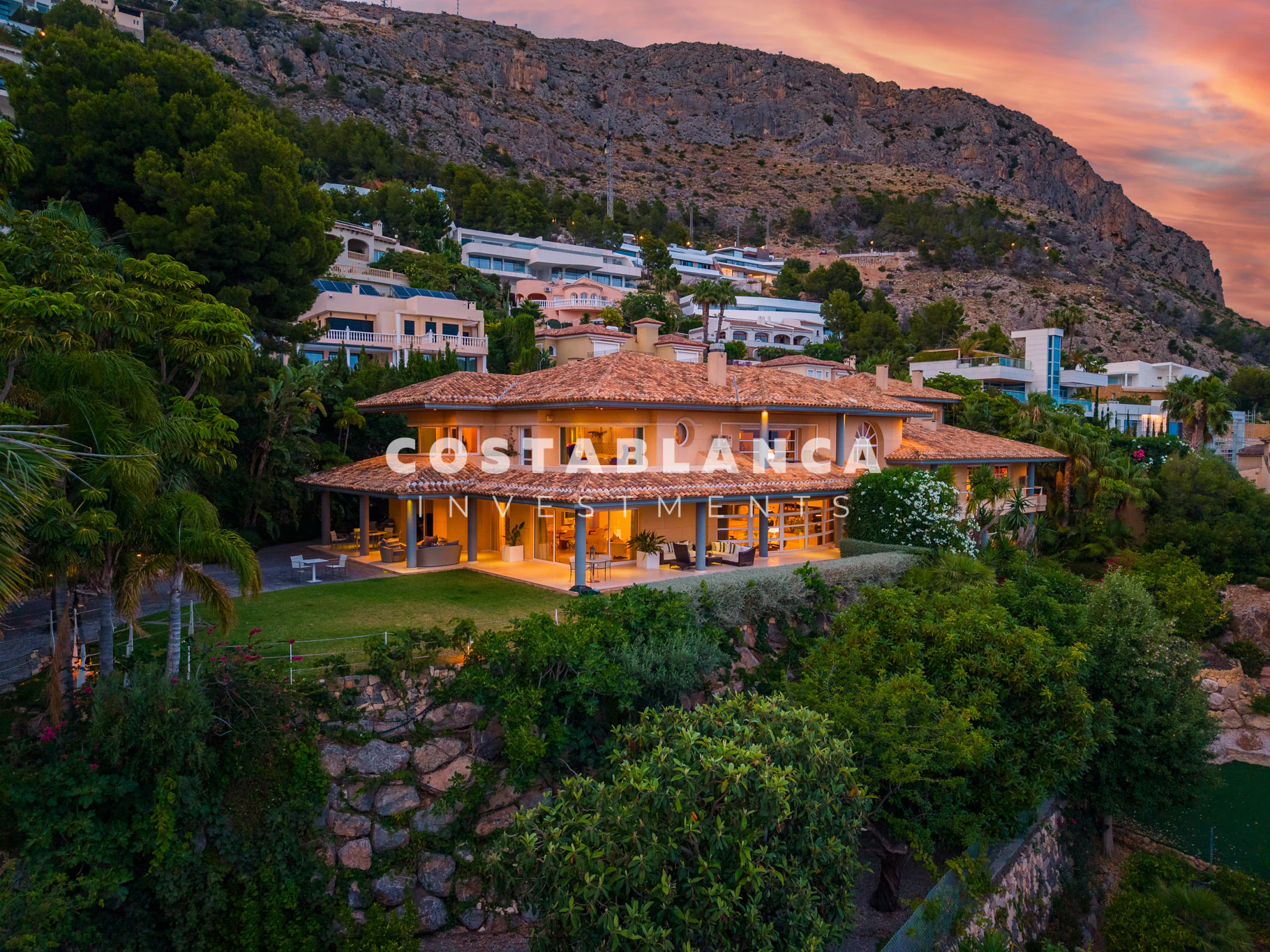 Einzigartige Villa mit außergewöhnlichem Meerblick zu verkaufen in Altea Hills