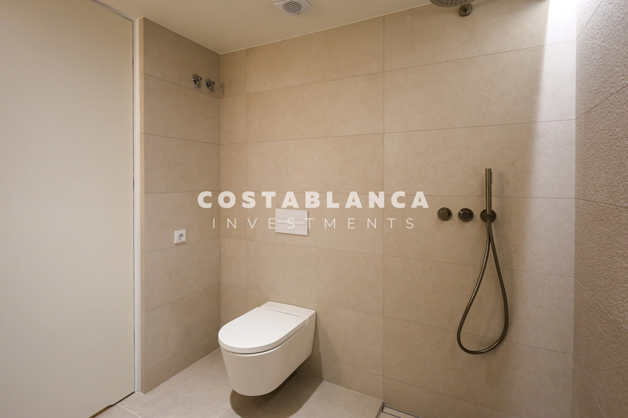 Villa renovada con vistas al mar en venta en Balcón al Mar en Jávea.