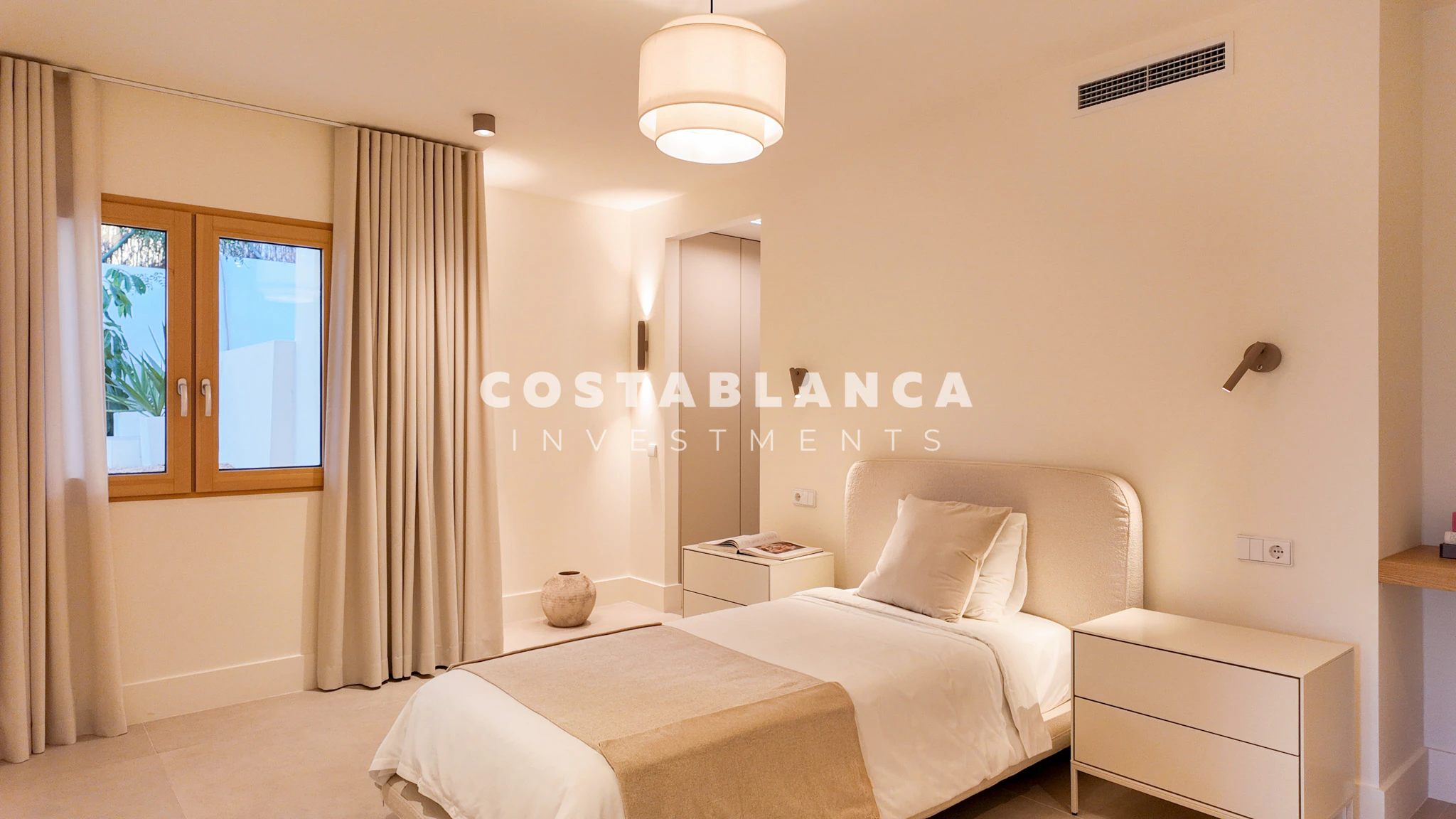 Villa renovada con vistas al mar en venta en Balcón al Mar en Jávea.