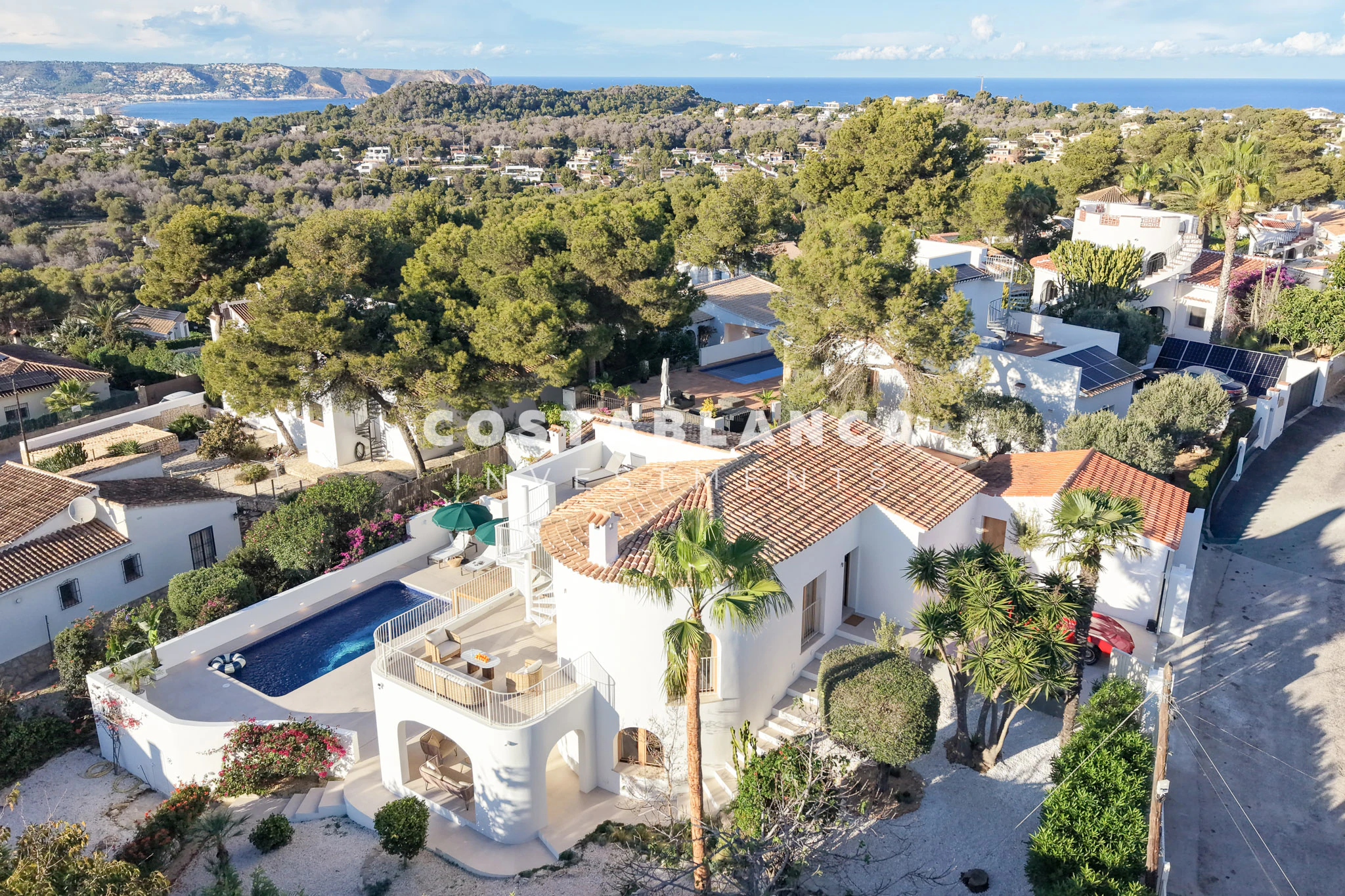 Gerestaureerde villa met zeezicht te koop in Balcón al Mar in Jávea