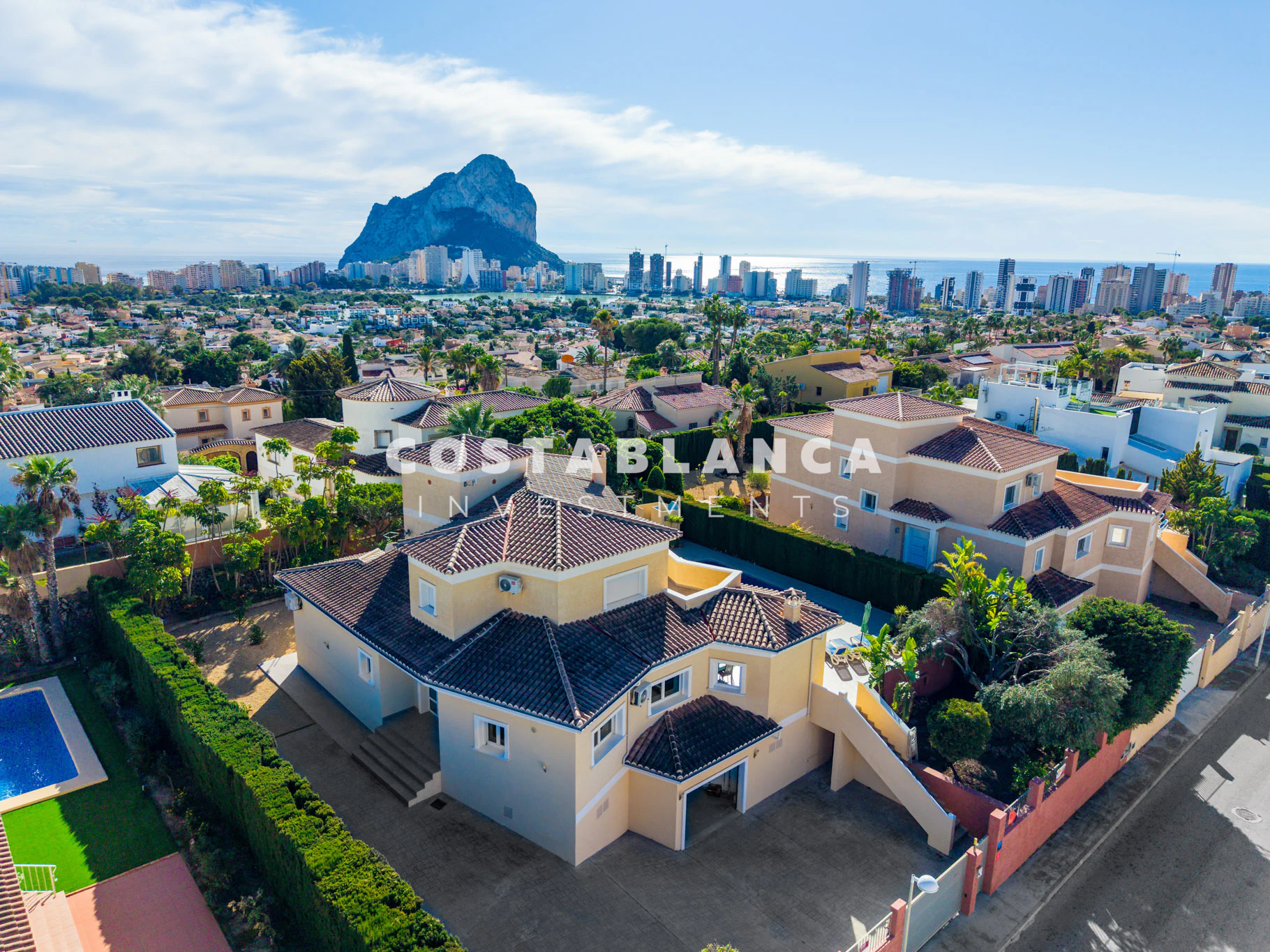 Moderne Villa in der Nähe von Stränden und Annehmlichkeiten zu verkaufen in Calpe