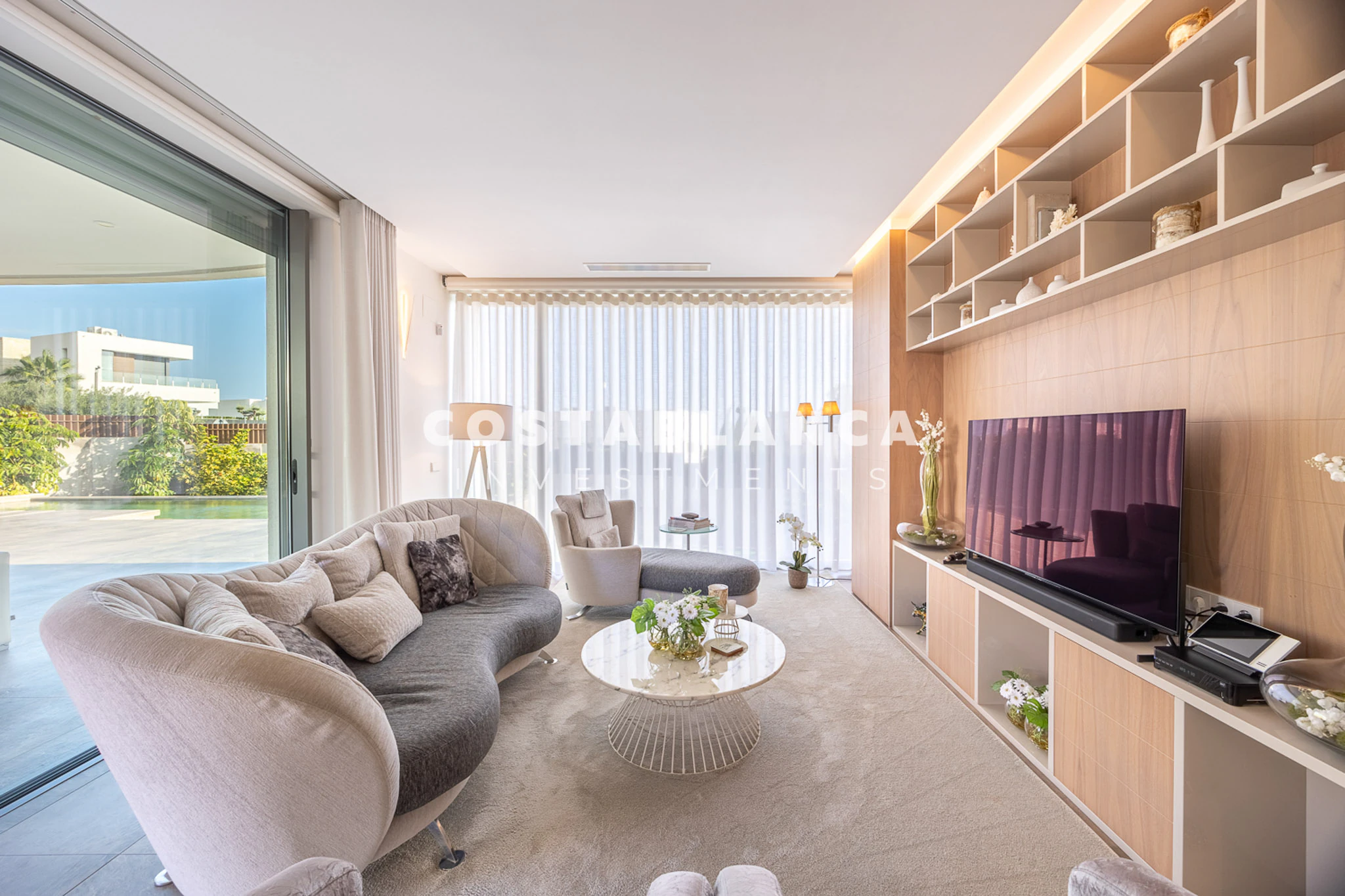Moderne designvilla met zeezicht te koop in Finestrat