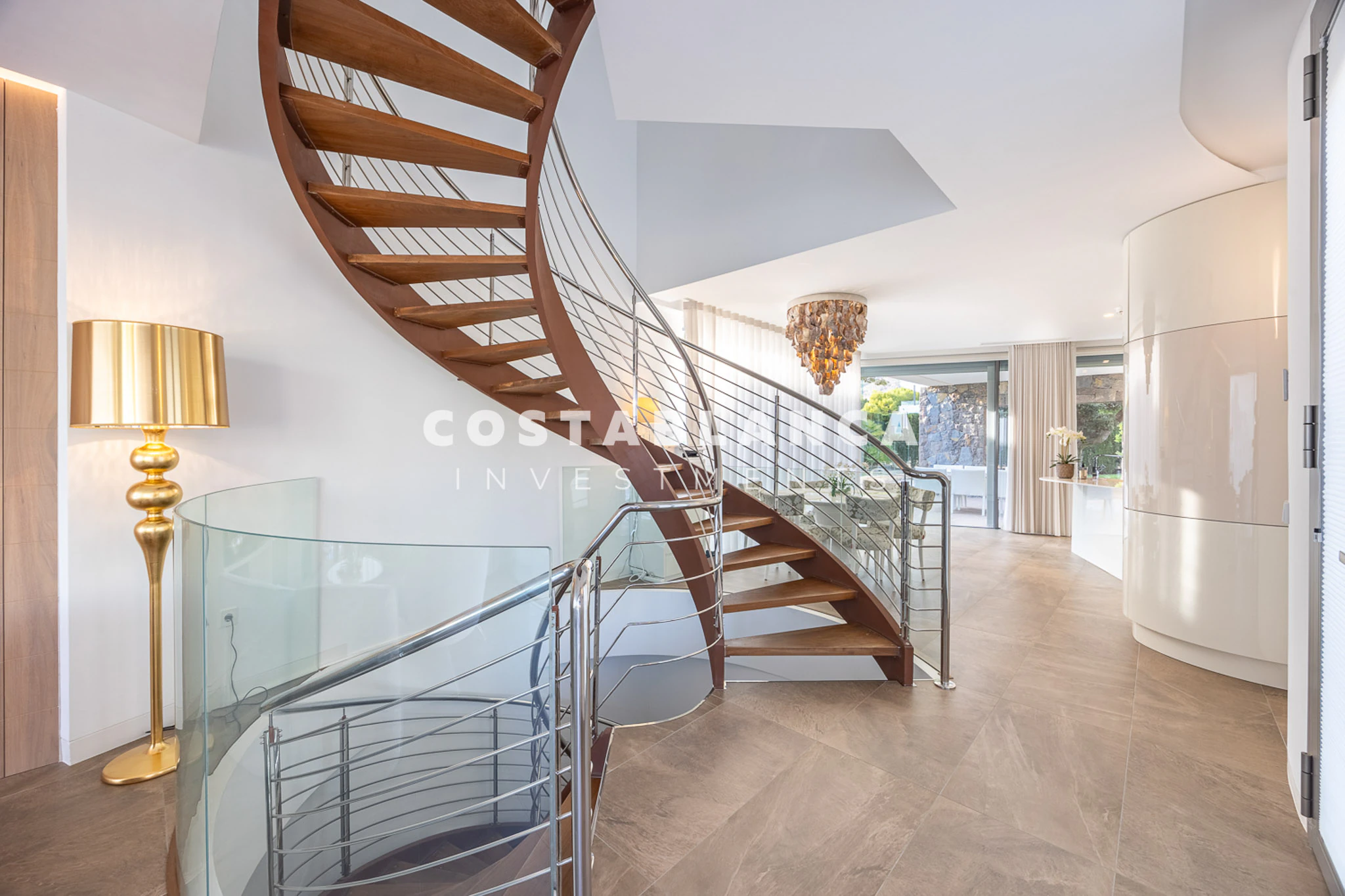 Moderne designvilla met zeezicht te koop in Finestrat