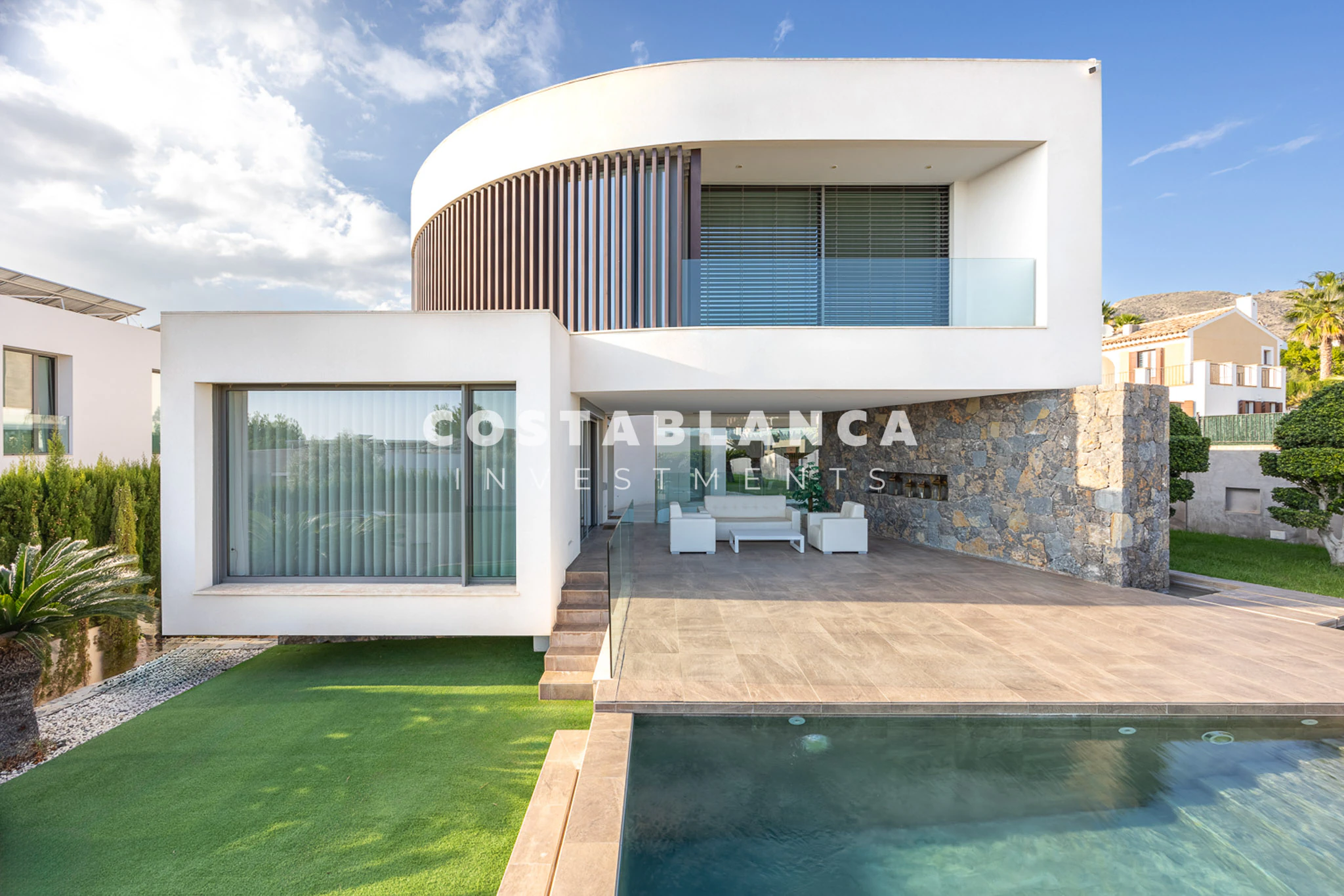 Moderne designvilla met zeezicht te koop in Finestrat