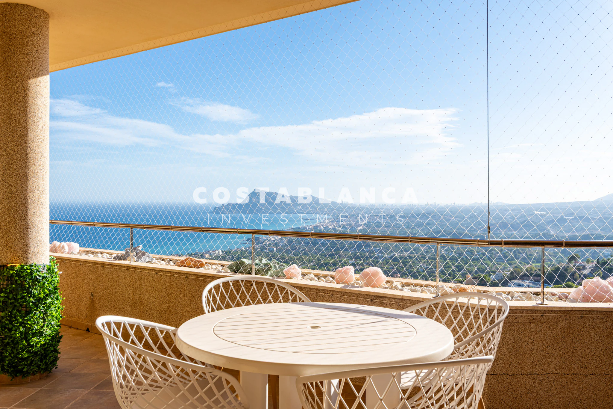 Spacious Penthouse with Stunning Sea and Mountain Views for sale in Sierra de Altea