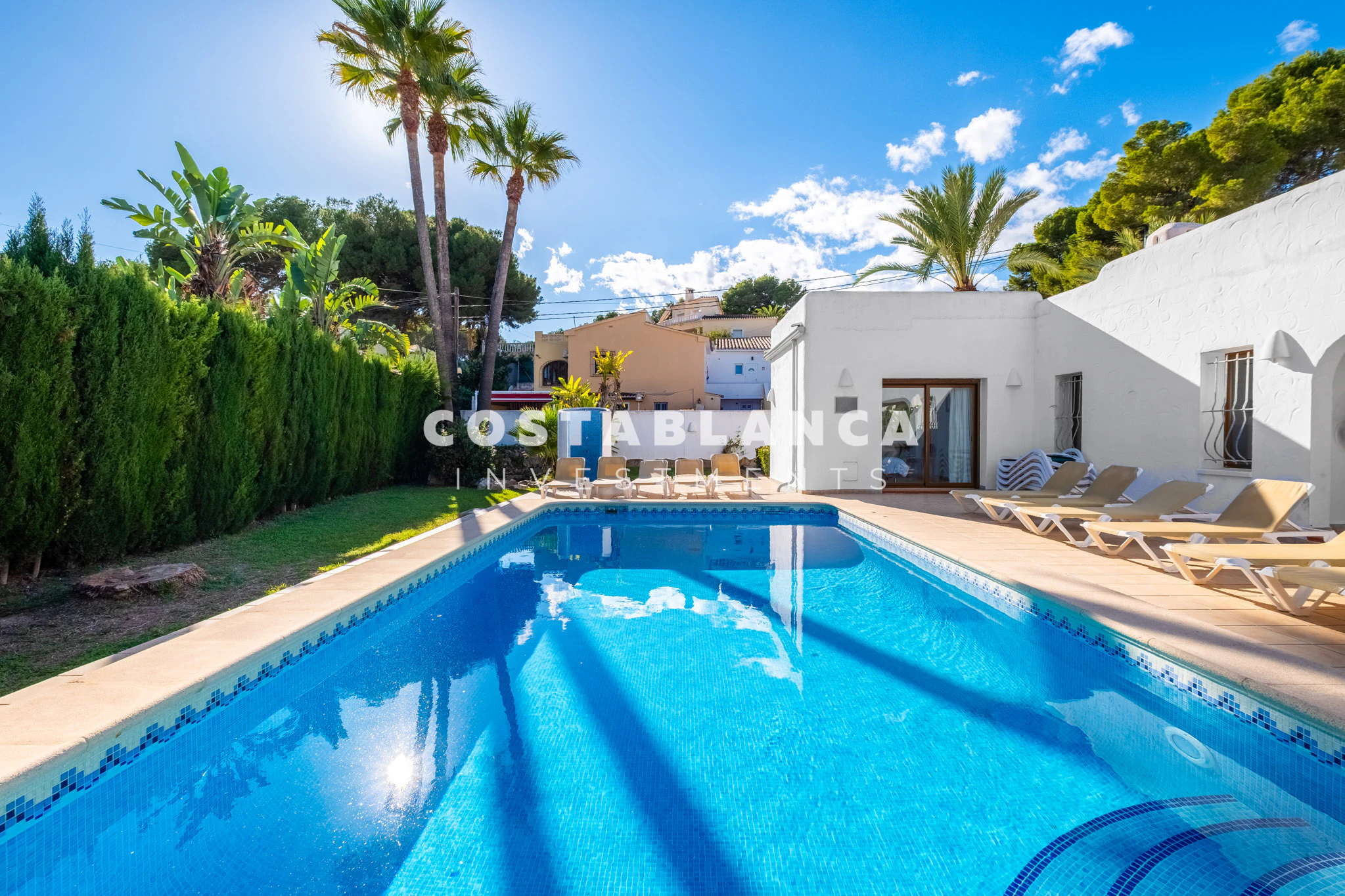 M34 - Geräumige 10-Zimmer-Villa zum Verkauf in Moraira mit Privatpool und Garten