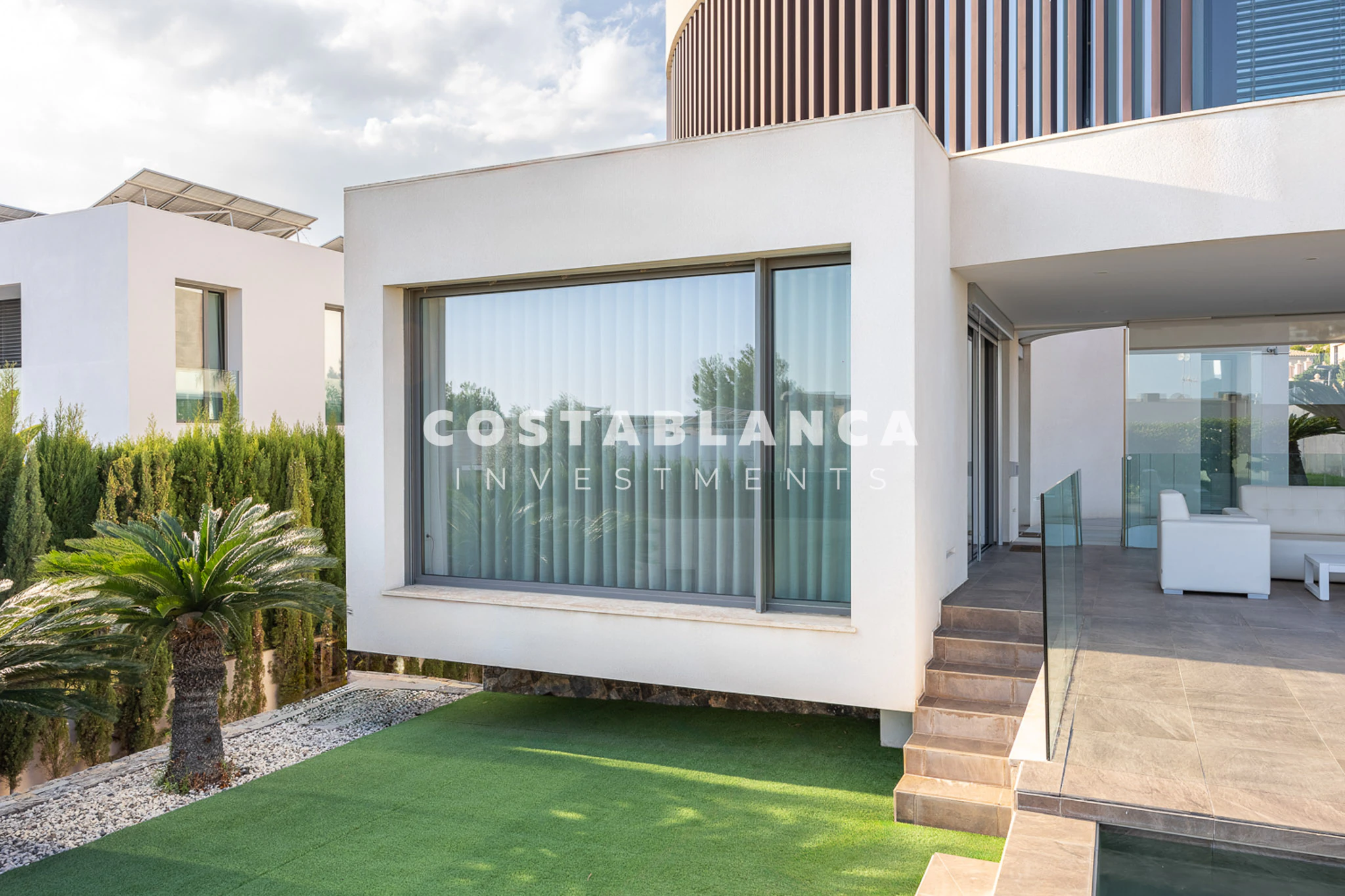 Moderne designvilla met zeezicht te koop in Finestrat