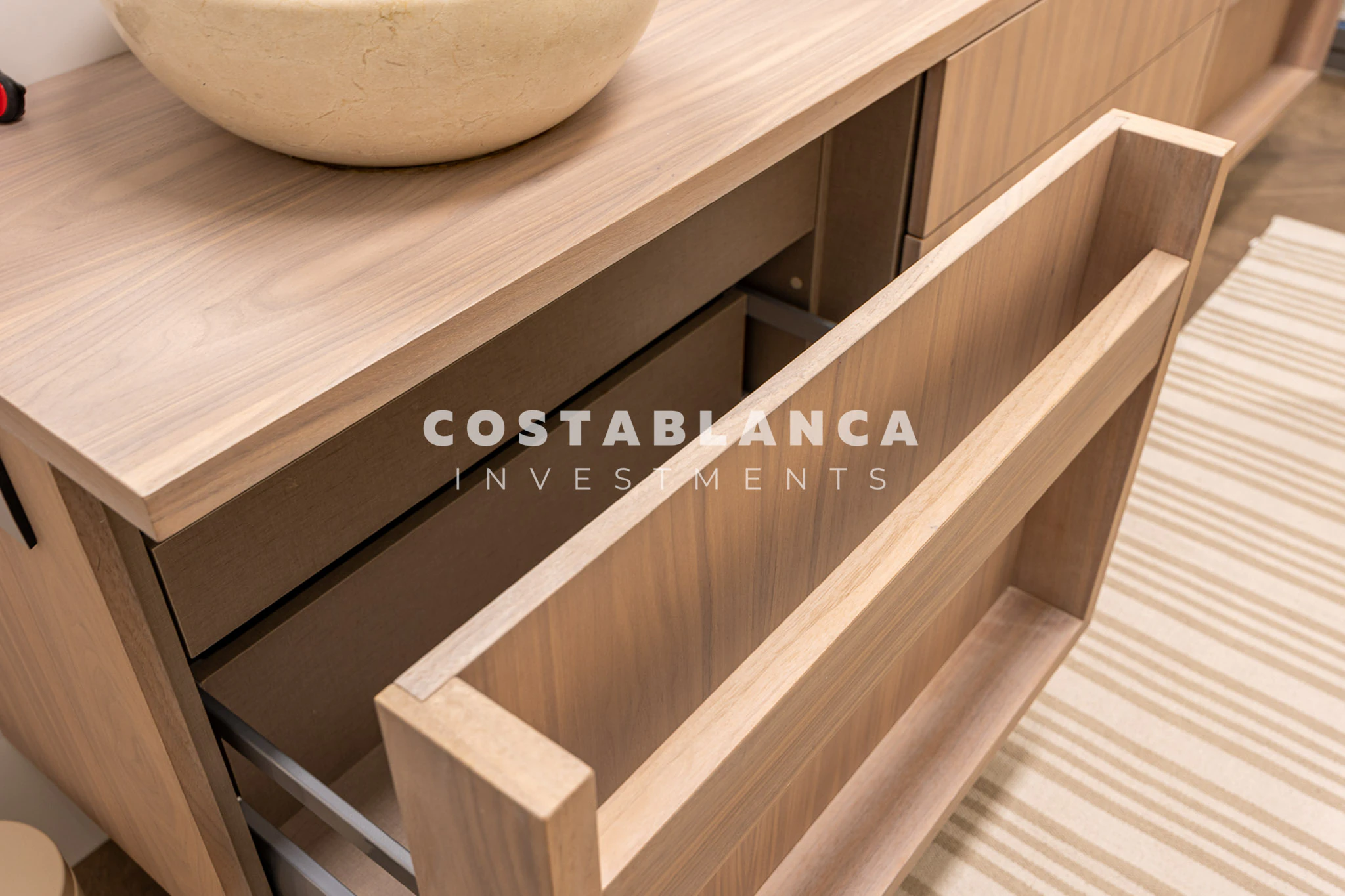 Moderne designvilla met zeezicht te koop in Finestrat