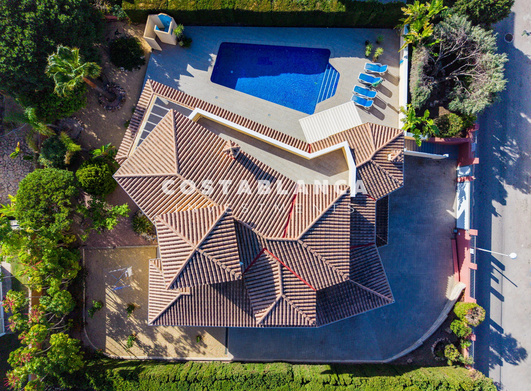 Moderne Villa in der Nähe von Stränden und Annehmlichkeiten zu verkaufen in Calpe