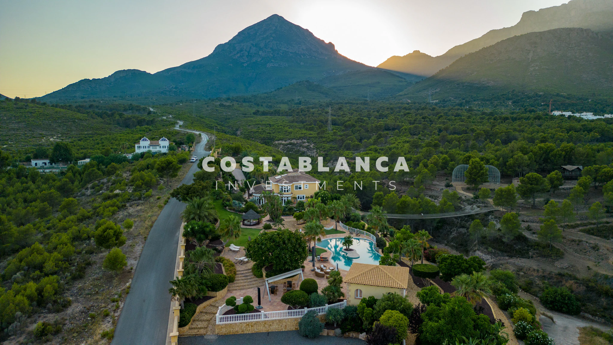 Chalet de lujo con parcela de 32000m2 en venta en la Nucía