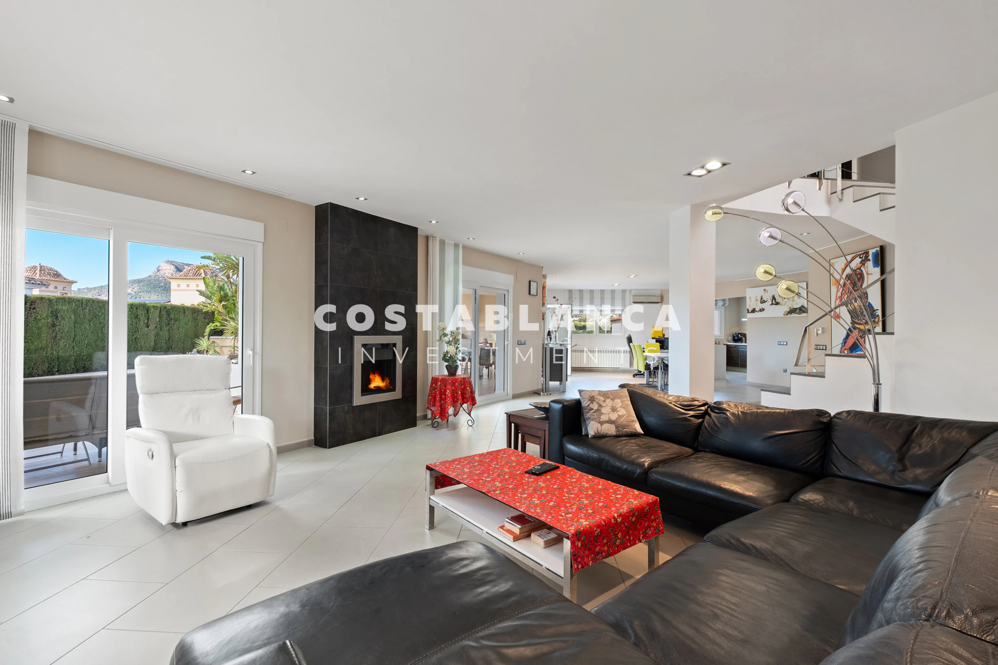 Moderne Villa in der Nähe von Stränden und Annehmlichkeiten zu verkaufen in Calpe