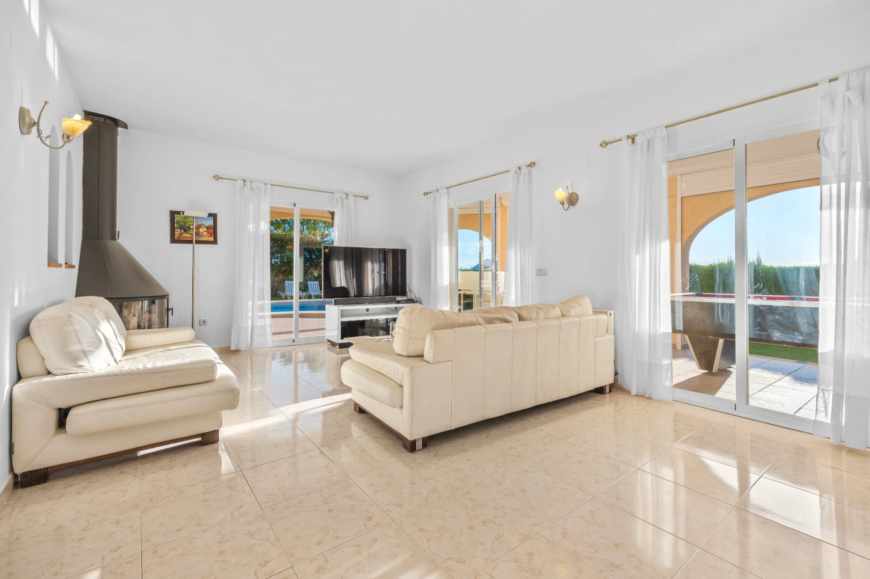 Two-story Mediterranean villa with Garage for Sale in Alhama Springs