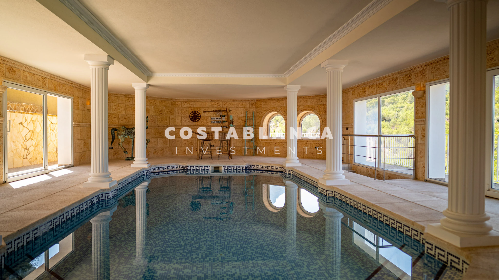 Chalet de lujo con parcela de 32000m2 en venta en la Nucía