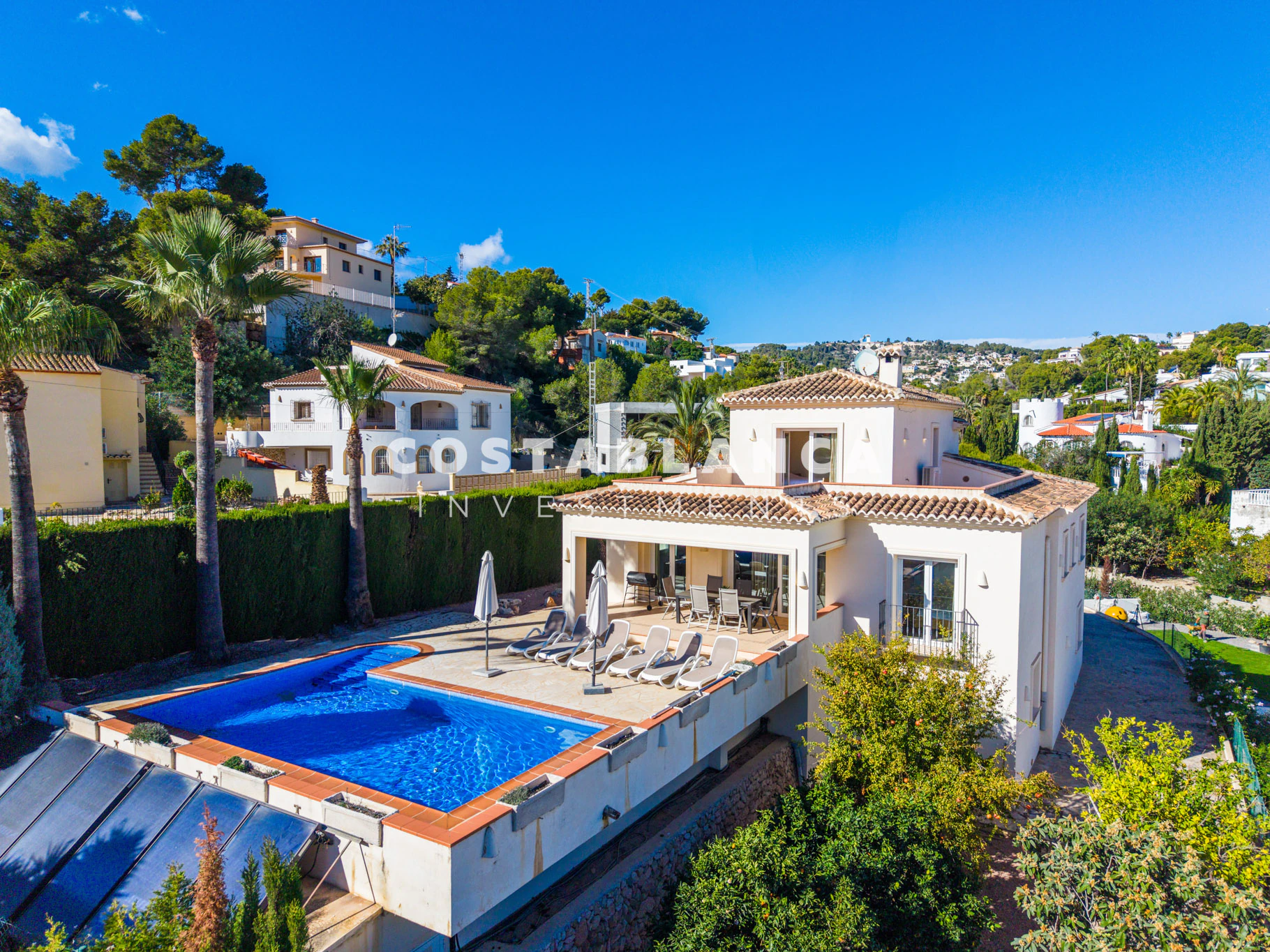 Maison méditerranéenne spacieuse à vendre avec piscine près de la côte à Benissa